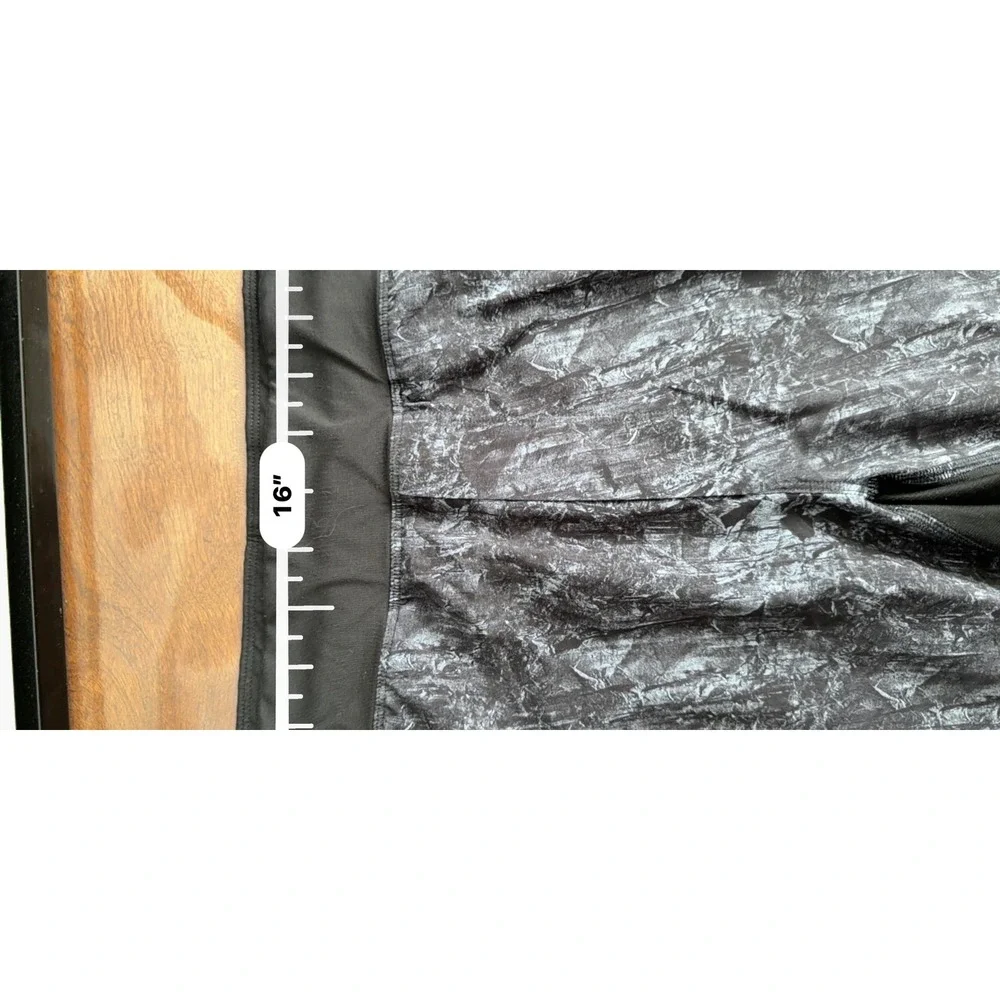 Lululemon Men's Gray Black Abstract Print Lined Running Shorts Zip Pocket 22